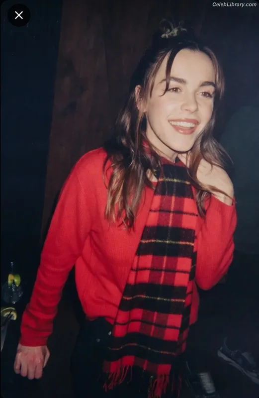 Kiernan Shipka photo 14 of 2601