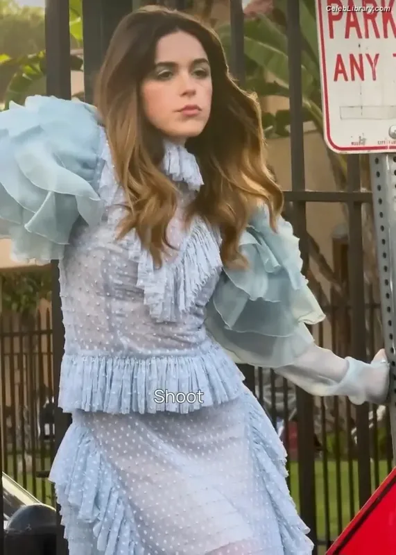 Kiernan Shipka photo 2 of 2601