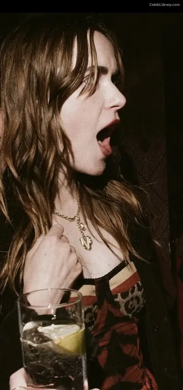 Kiernan Shipka photo 5 of 2601