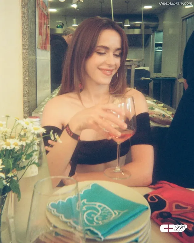 Kiernan Shipka photo 1 of 2601
