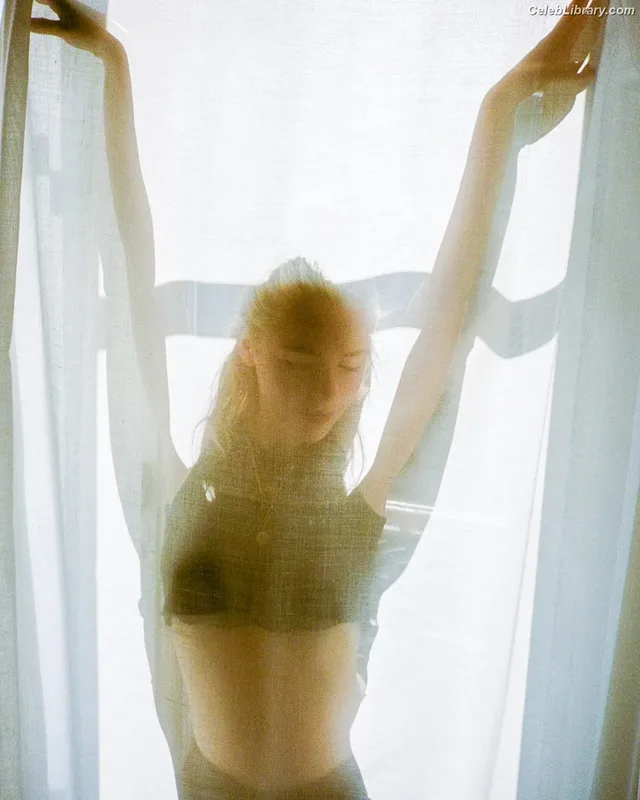 Kiernan Shipka photo 4 of 2601