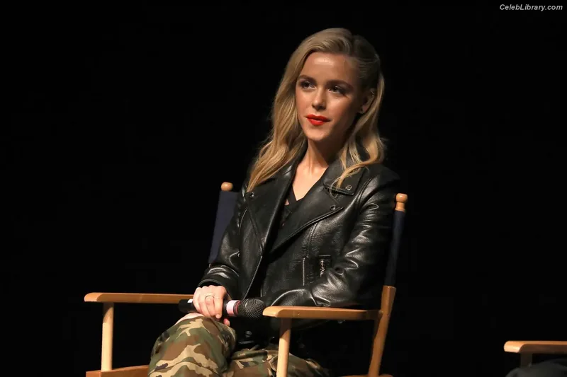 Kiernan Shipka photo 5 of 2601