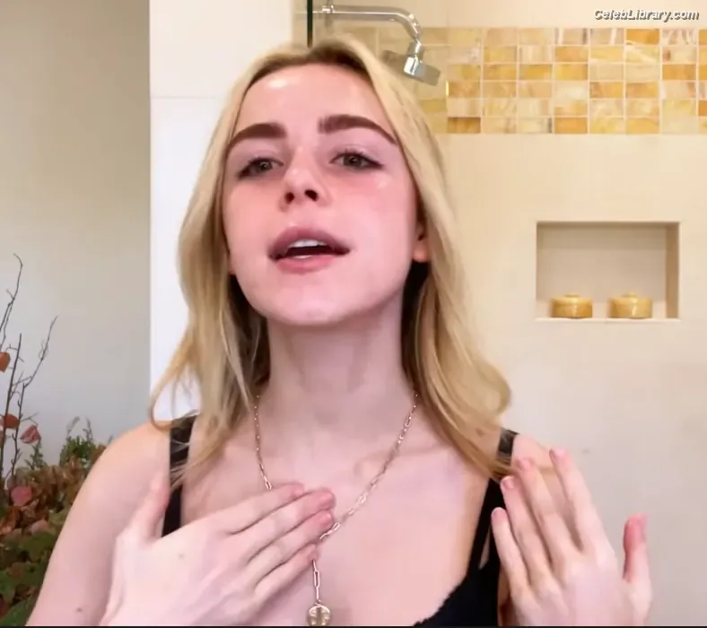 Kiernan Shipka photo 13 of 2601