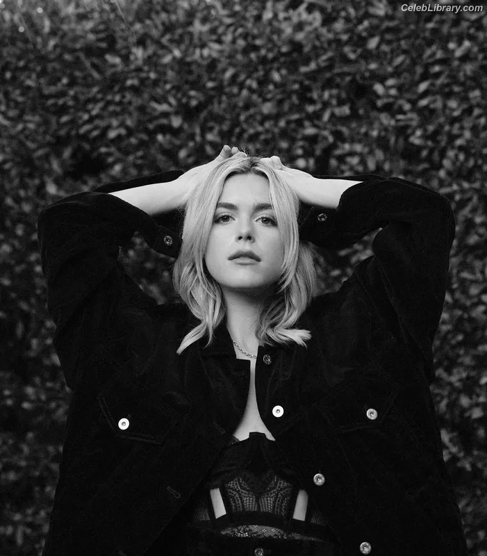 Kiernan Shipka photo 24 of 2601