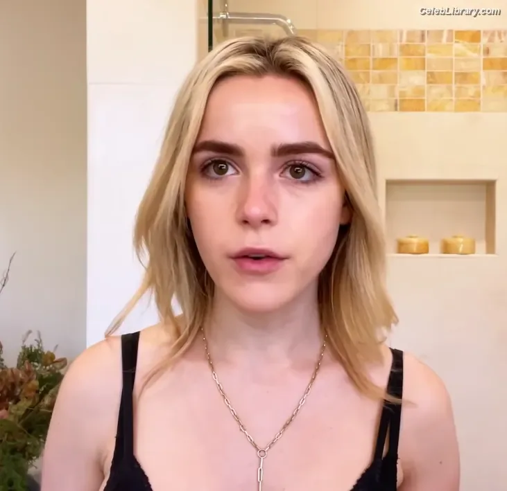 Kiernan Shipka photo 2 of 2601