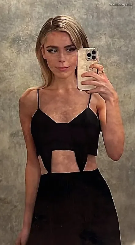 Kiernan Shipka photo 19 of 2601