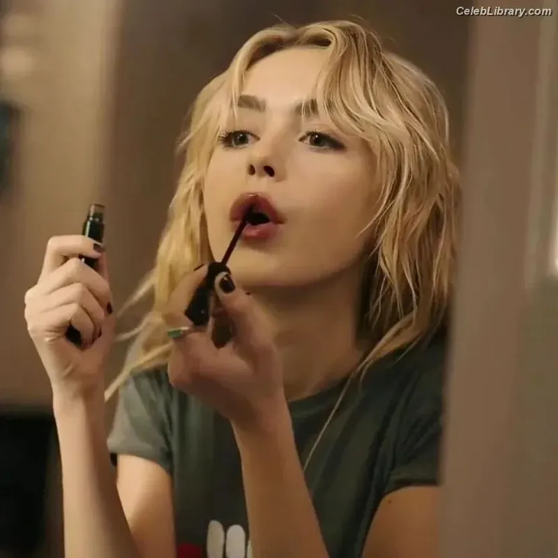 Kiernan Shipka photo 11 of 2601