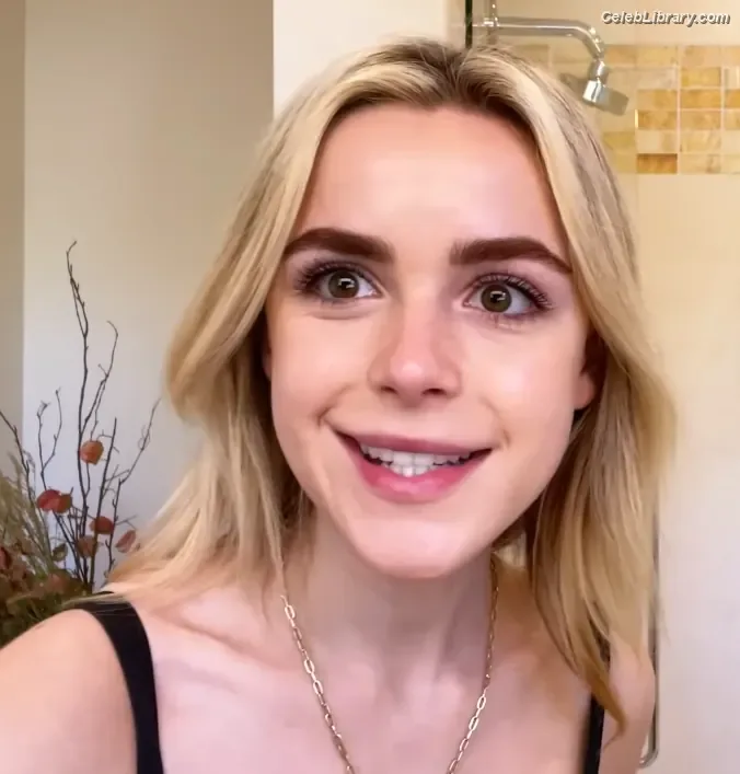 Kiernan Shipka photo 19 of 2601