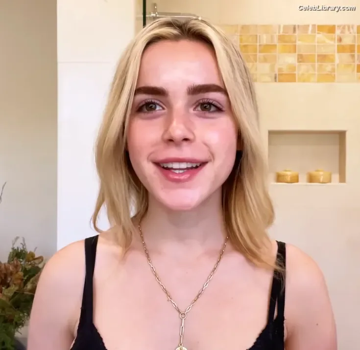 Kiernan Shipka photo 8 of 2601