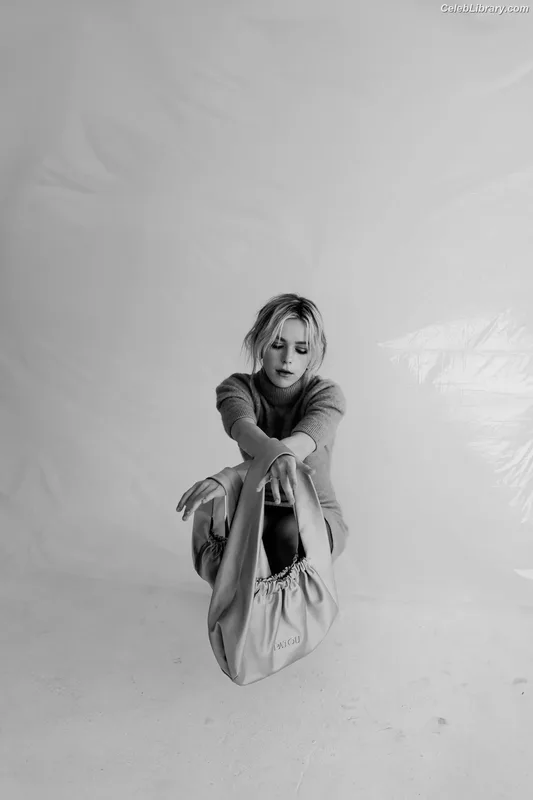 Kiernan Shipka photo 12 of 2601