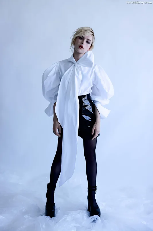 Kiernan Shipka photo 14 of 2601