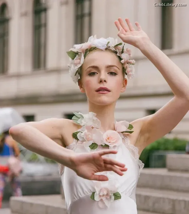 Kiernan Shipka photo 5 of 2601