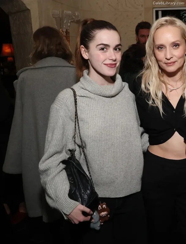 Kiernan Shipka photo 15 of 2601