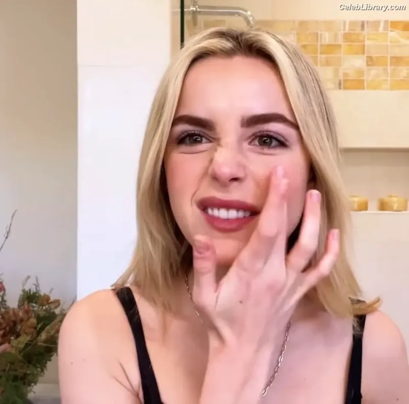 Kiernan Shipka photo 9 of 2601