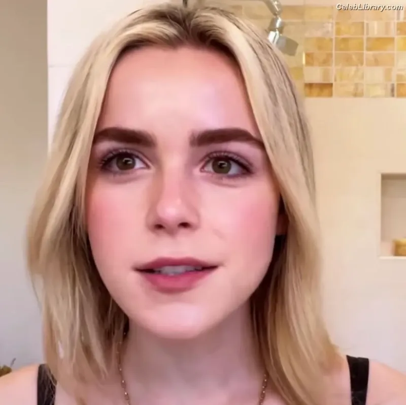 Kiernan Shipka photo 1 of 2601