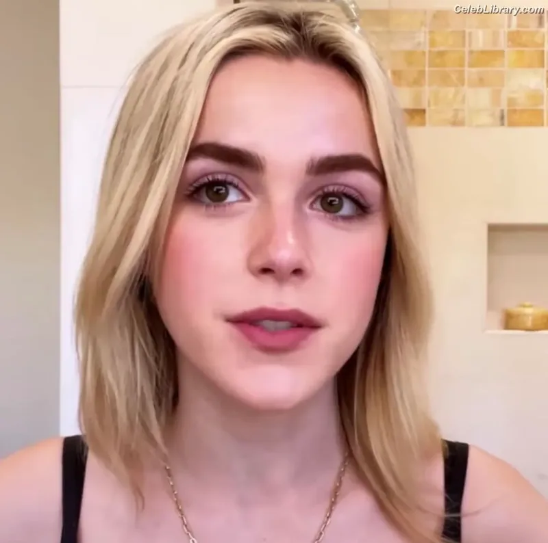 Kiernan Shipka photo 10 of 2601