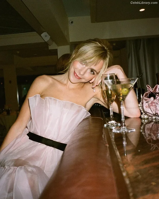 Kiernan Shipka photo 18 of 2601