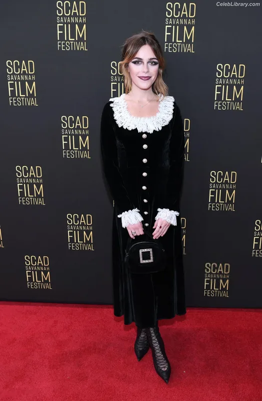 Kiernan Shipka photo 1 of 2601