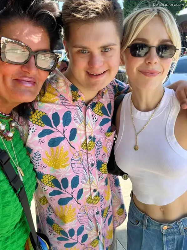 Kiernan Shipka photo 15 of 2601