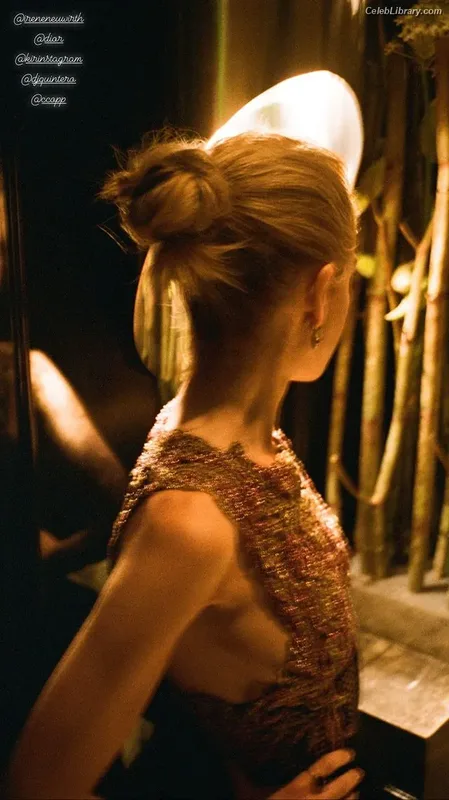 Kiernan Shipka photo 2 of 2601
