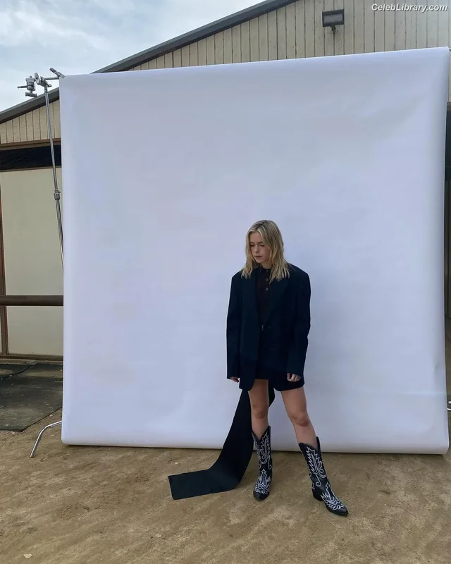 Kiernan Shipka photo 1 of 2601