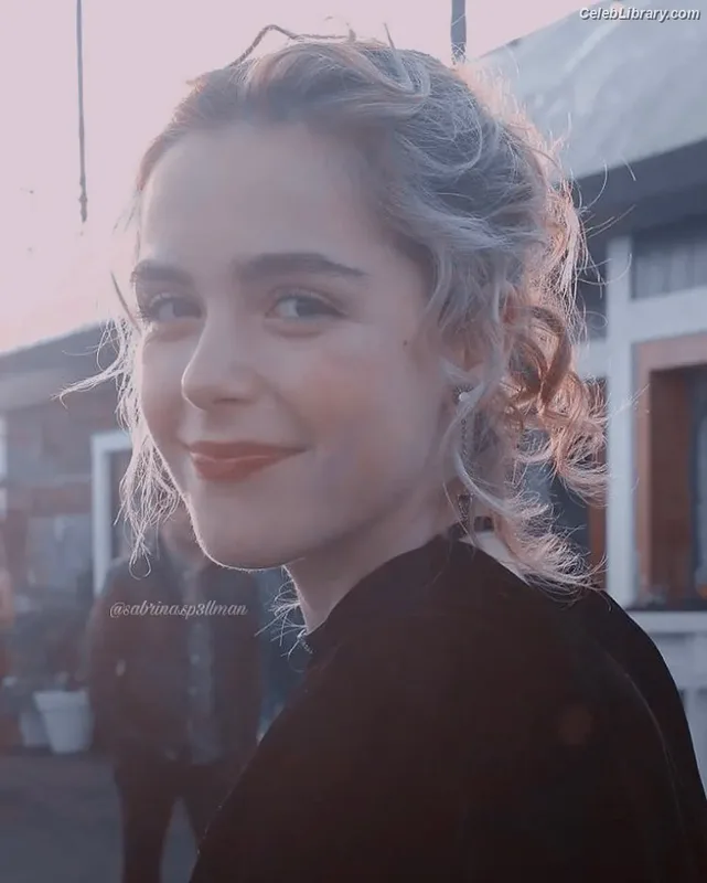 Kiernan Shipka photo 13 of 2601