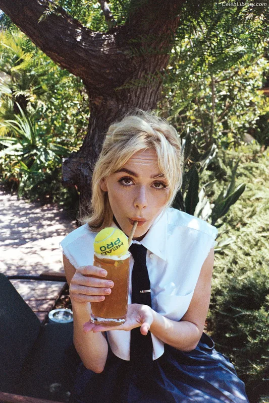 Kiernan Shipka photo 21 of 2601