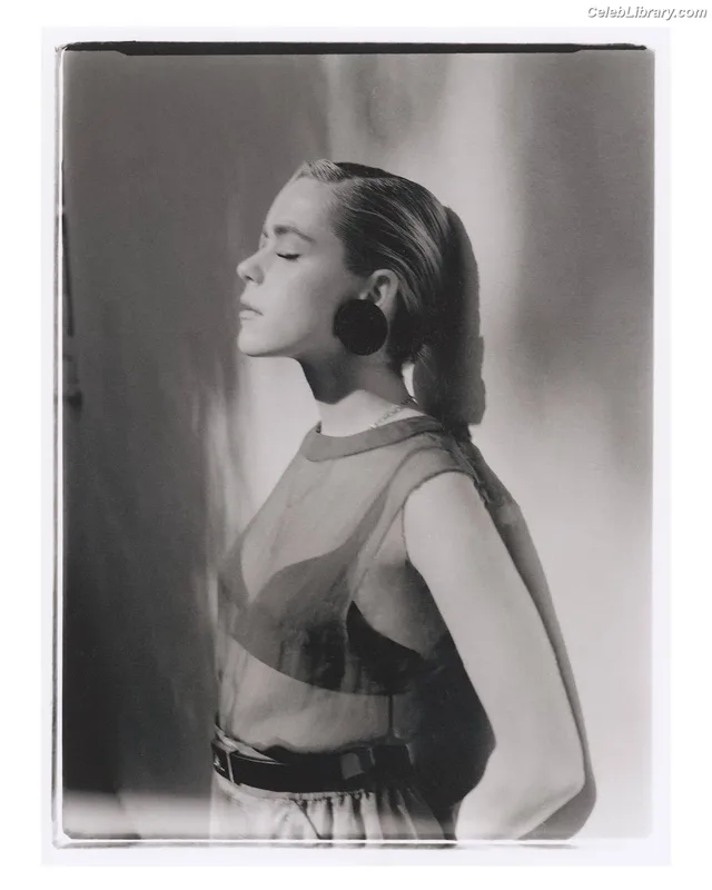 Kiernan Shipka photo 24 of 2601