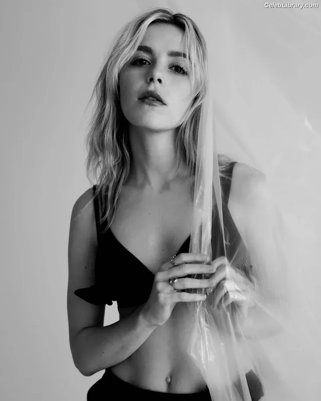 Kiernan Shipka photo 3 of 2601
