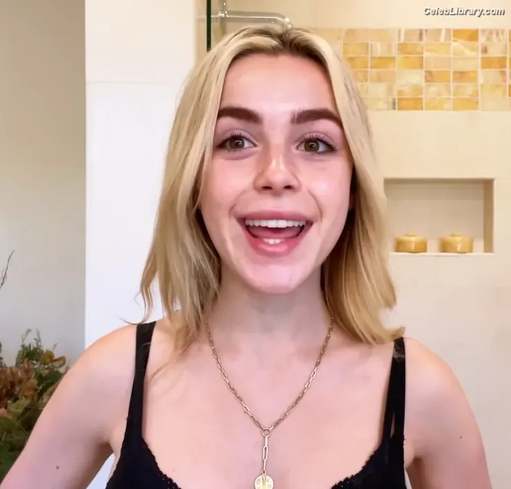 Kiernan Shipka photo 3 of 2601