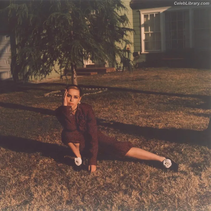 Kiernan Shipka photo 18 of 2601