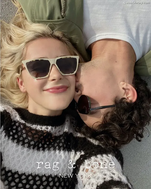 Kiernan Shipka photo 7 of 2601