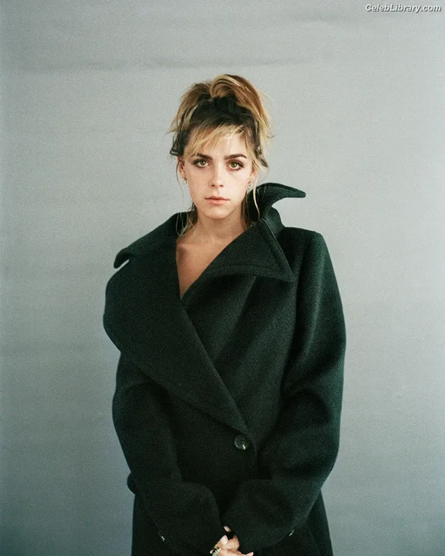 Kiernan Shipka photo 17 of 2601