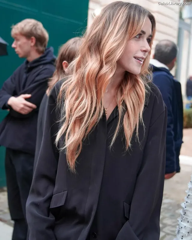 Kiernan Shipka photo 1 of 2601