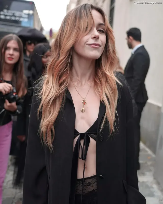 Kiernan Shipka photo 4 of 2601