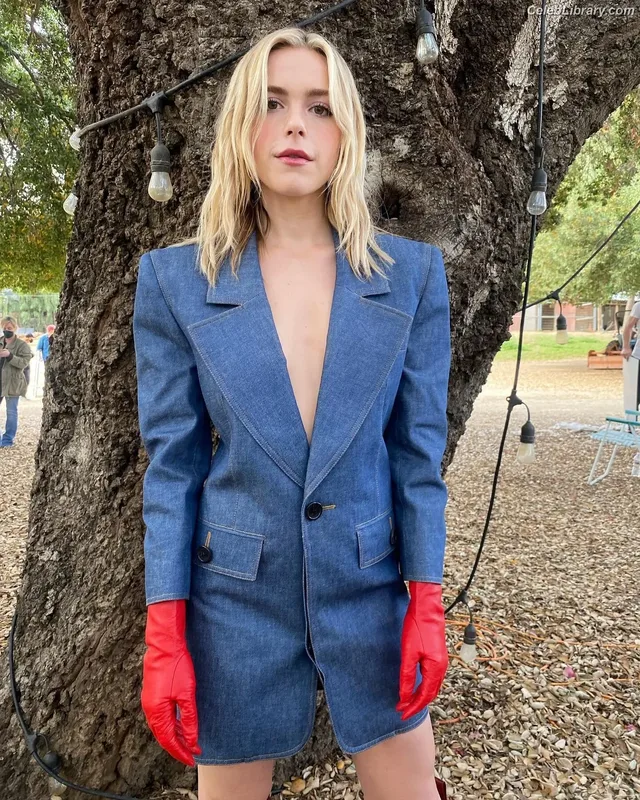 Kiernan Shipka photo 8 of 2601