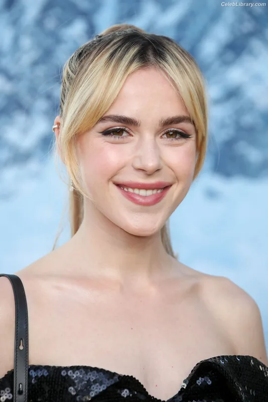 Kiernan Shipka photo 22 of 2601