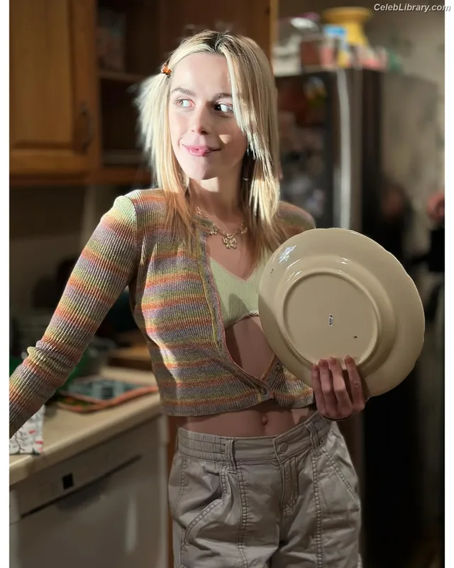 Kiernan Shipka photo 13 of 2601