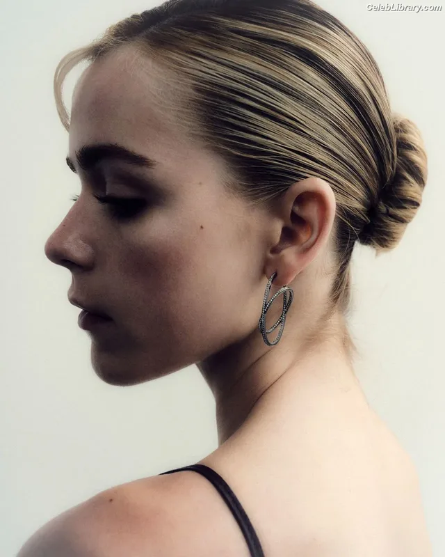 Kiernan Shipka photo 3 of 2601