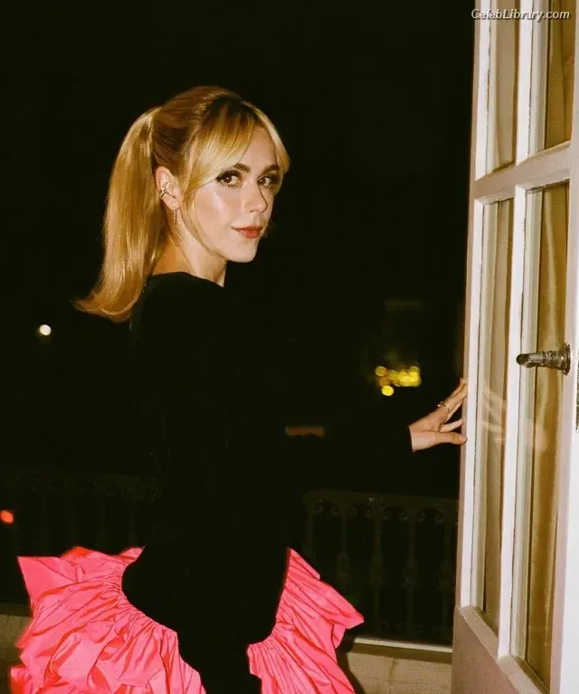Kiernan Shipka photo 1 of 2601