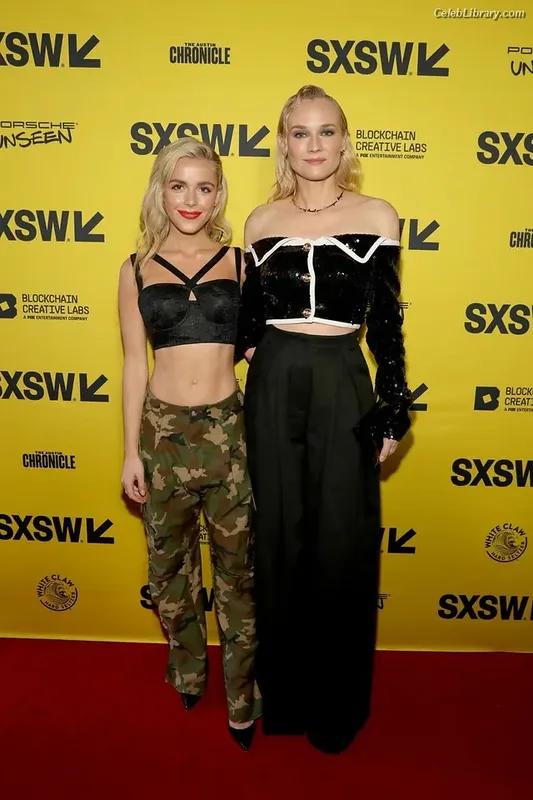 Kiernan Shipka photo 2 of 2601