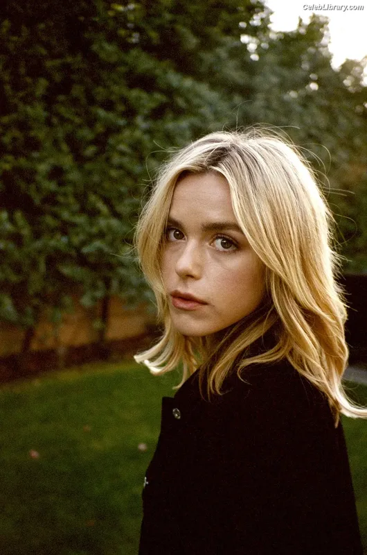 Kiernan Shipka photo 11 of 2601