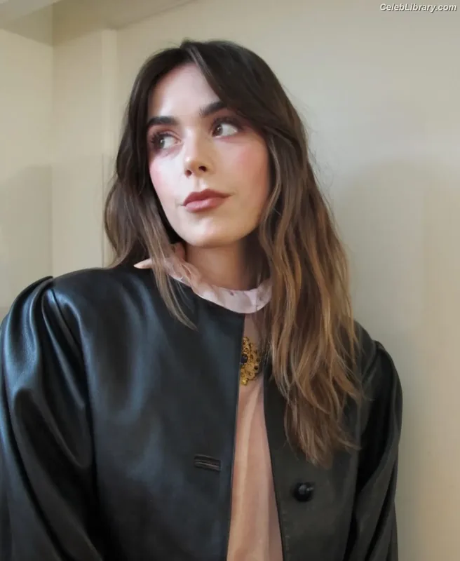 Kiernan Shipka photo 1 of 2601