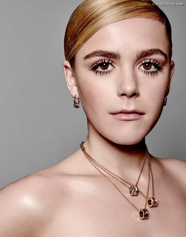 Kiernan Shipka photo 1 of 2601