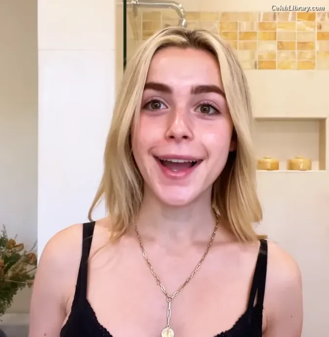 Kiernan Shipka photo 15 of 2601