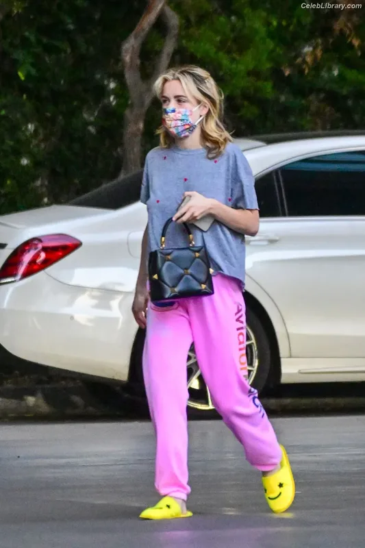 Kiernan Shipka photo 17 of 2601