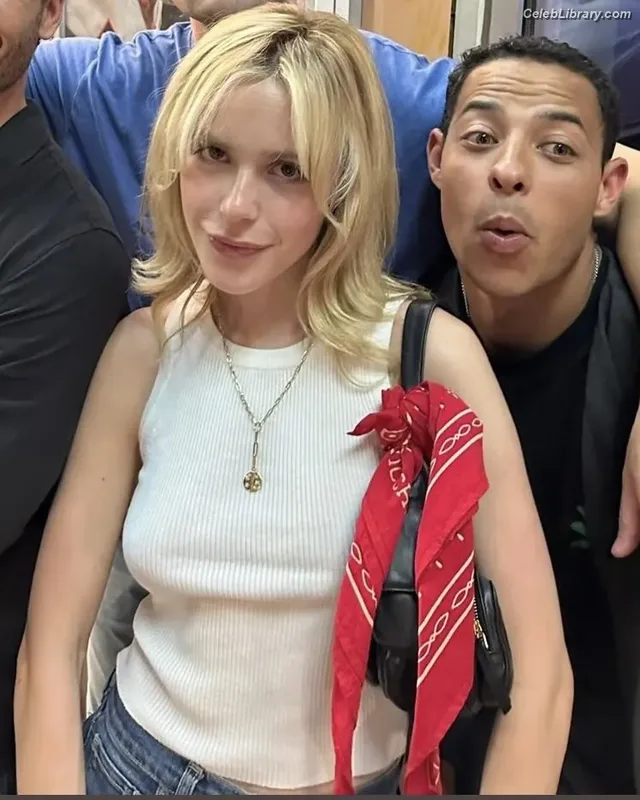 Kiernan Shipka photo 2 of 2601