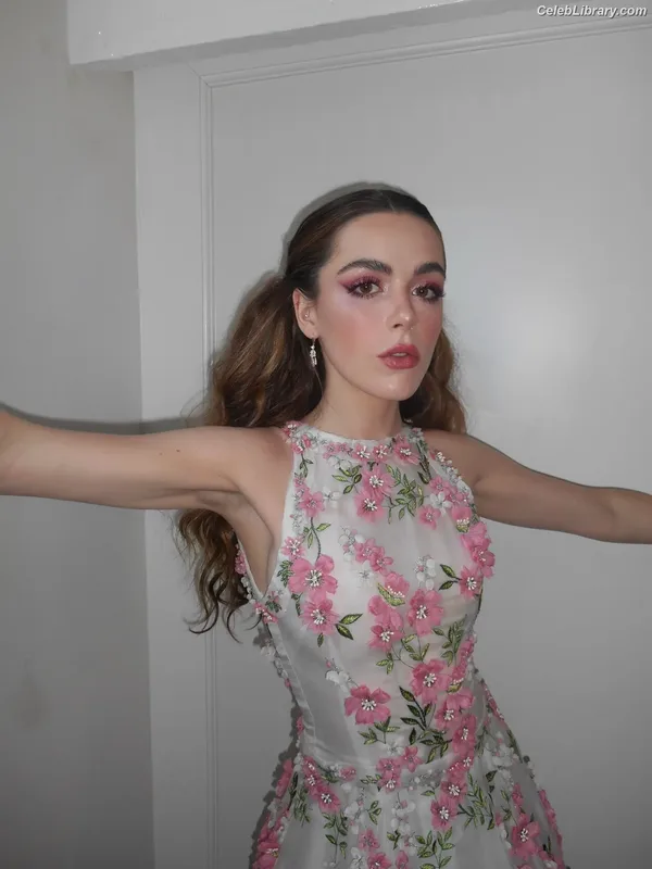 Kiernan Shipka photo 2 of 2601