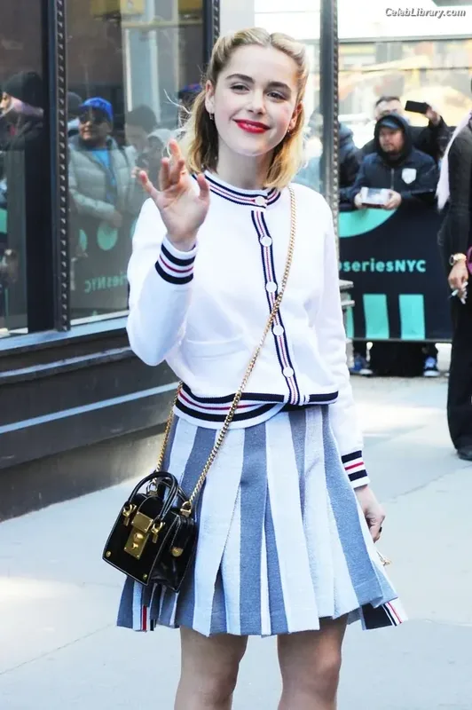 Kiernan Shipka photo 21 of 2601