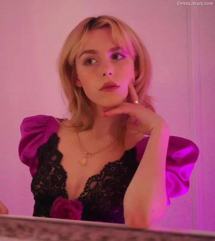 Kiernan Shipka photo 2 of 2601